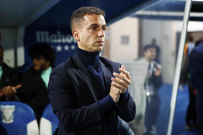 Archivo - Borja Jimenez, head coach of CD Leganes, looks on during the Spanish League, LaLiga EA Sports, football match played between CD Leganes and Real Madrid CF at Butarque stadium on November 24, 2024, in Leganes, Madrid, Spain.