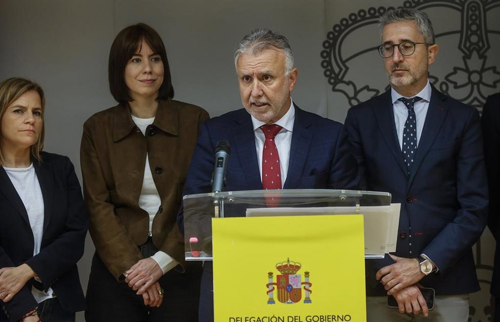 El ministro de Política Territorial y Memoria Democrática, Ángel Víctor Torres, preside la reunión del Comité de Personas Expertas para la reconstrucción tras la DANA, en la Delegación del Gobierno, a 3 de febrero de 2025, en Valencia