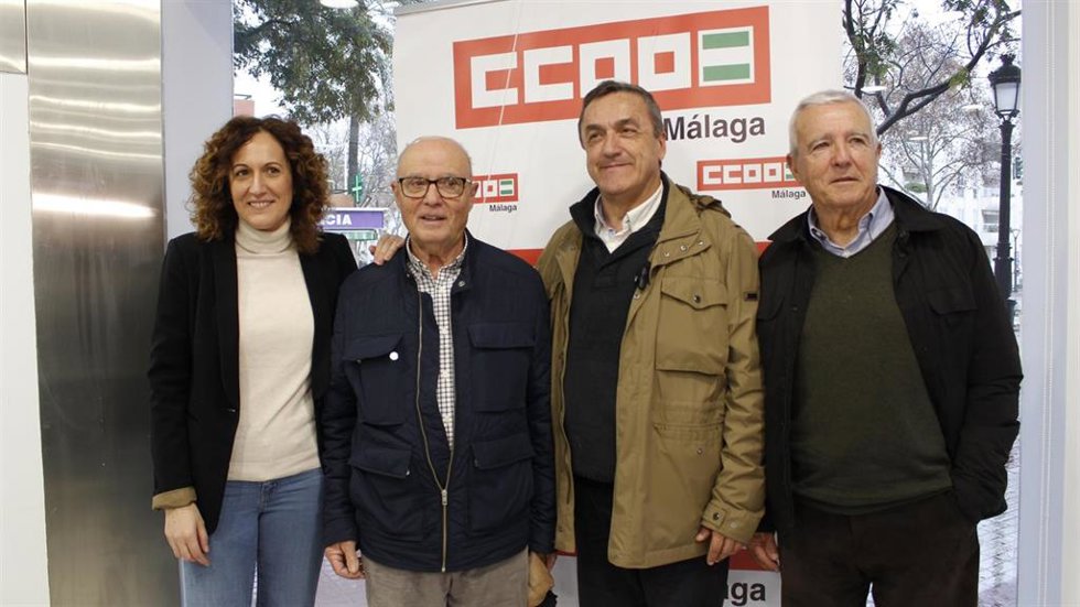 La secretaria general de CCOO Andalucía, Nuria López, junto al secretario general del sindicato en Málaga, Fernando Cubillo, el secretario de organización de CCOO-A, Nando Blanco, y miembros de la Ejecutiva provincial han tomado parte en la inauguración.