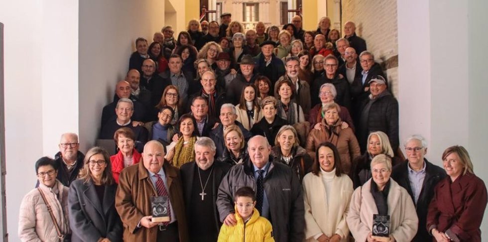 Imagen de grupo de la Consejera Susín con los voluntarios, premiados y representantes de la Fundación San Blas