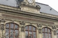 Dos heridos por disparos en una estación de París durante una intervención para impedir pintadas de esvásticas