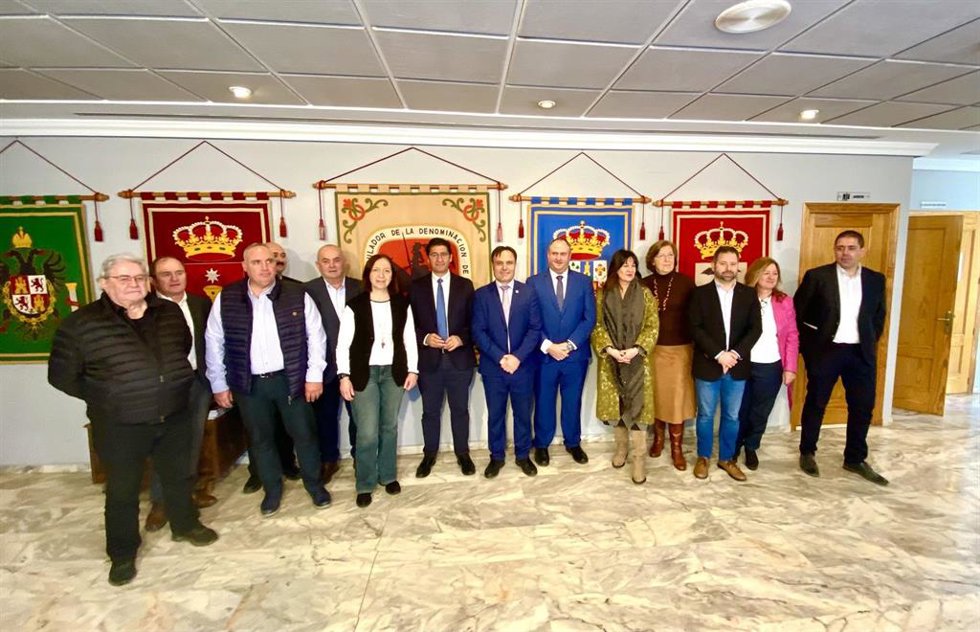 Reunión del Gobierno regional con la DO Mancha.