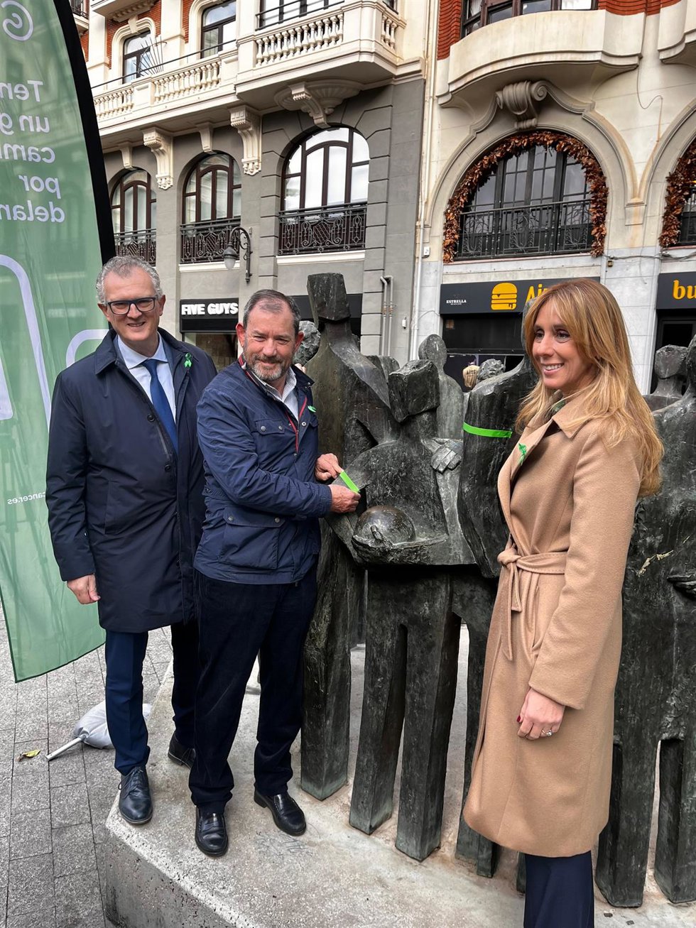 Presentación de la iniciativa 'Brazalete de la Esperanza', organizada por la Asociación Española contra el Cáncer en la Región de Murcia (AECC)