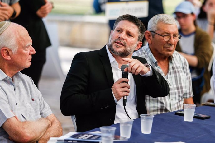 Archivo - June 3, 2024, West Jerusalem, Israel: Israel's Finance Minister Bezalel Smotric addresses the relatives of Israelis being held hostage during the rally. Relatives and friends of Israelis held hostage by Palestinian Hamas militants in the Gaza St