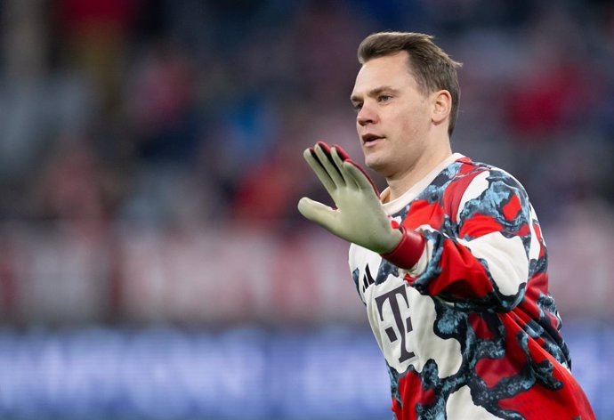 29 January 2025, Bavaria, Munich: Munich goalkeeper Manuel Neuer warms up before the start of the UEFA Champions League soccer match between Bayern Munich and Slovan Bratislava at the Allianz Arena. Photo: Sven Hoppe/dpa