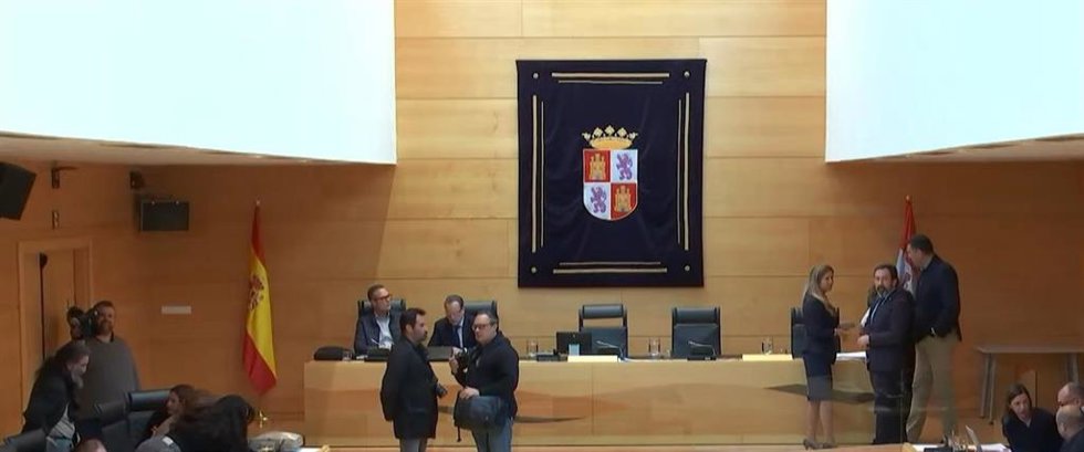 Teira y Hernando al inicio de la Comisión de Economía y Hacienda que se reúne esta tarde