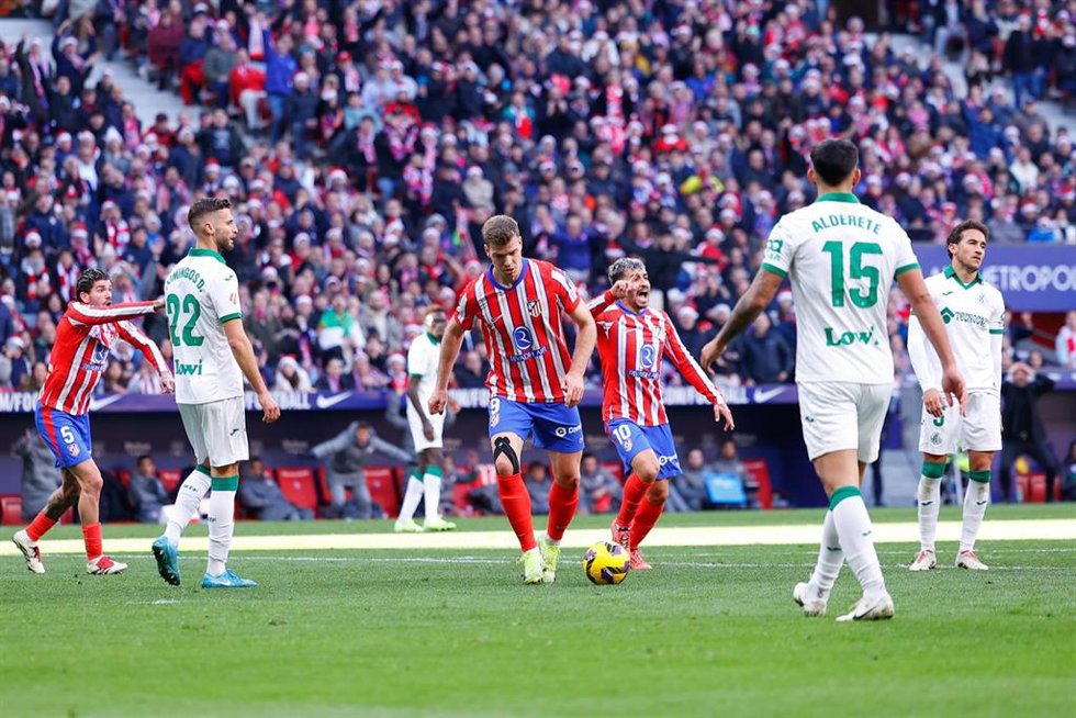 Archivo - El delantero noruego del Atlético de Madrid, Alexander Sorloth, durante el encuentro de LaLiga EA Sports en el Estadio Riyadh Air Metropolitano.