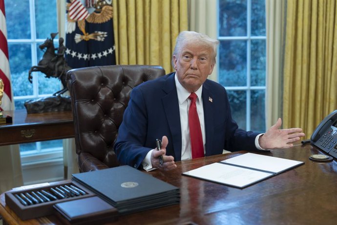 February 3, 2025, Washington, District Of Columbia, USA: United States President Donald J Trump signs executive orders in the Oval Office of the White House in Washington, Dc, February 3, 2025