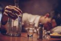 Beber para sentir placer: lo que revela el nuevo estudio sobre alcohol y depresión