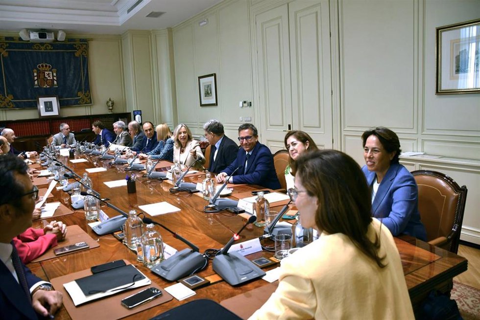 Archivo - Los vocales del CGPJ durante una reunión.