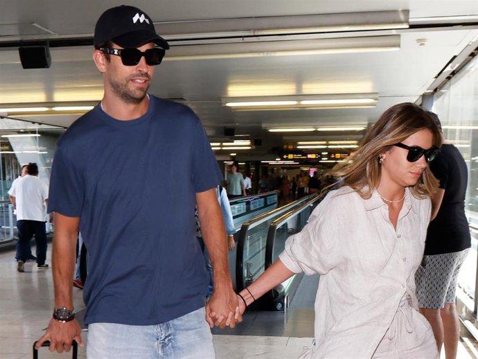 Archivo - Gerard Pique y Clara Chia