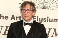 El escritor Neil Gaiman, demandado por violación y trata de seres humanos