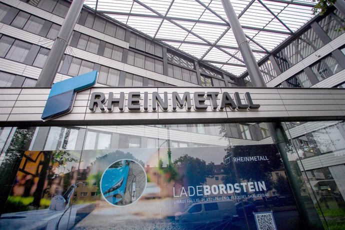 Archivo - 12 July 2024, North Rhine-Westphalia, Duesseldorf: The Rheinmetall AG logo can be seen in front of the headquarters. Photo: Thomas Banneyer/dpa