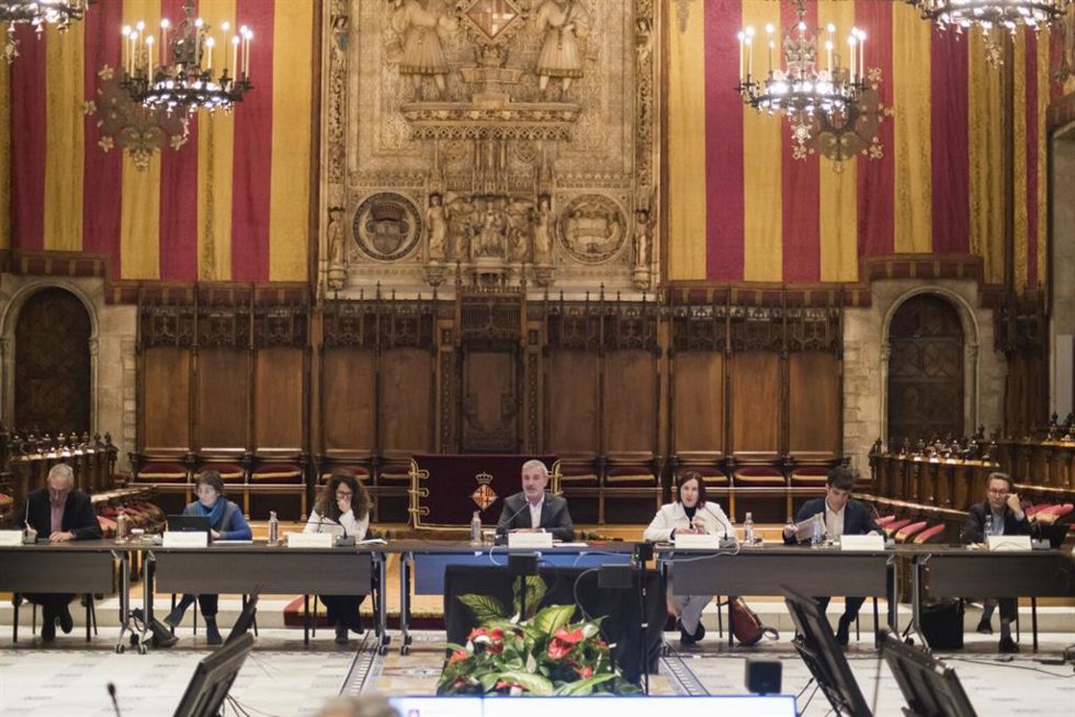 El alcalde Jaume Collboni preside la constitución de la Mesa de impulso de la estrategia de lucha contra la pobreza infantil
