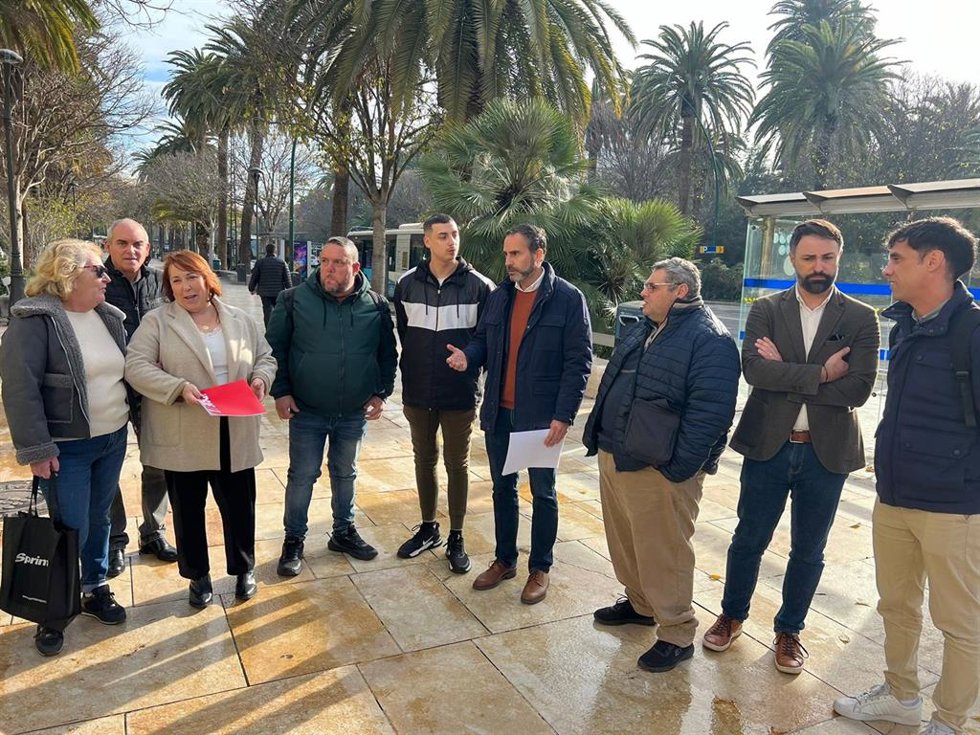 Concejales del grupo municipal socialista en el Ayuntamiento de Málaga, con el portavoz Daniel Pérez al frente.