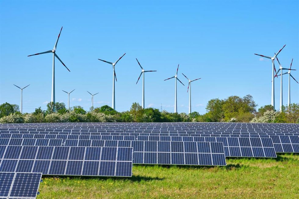 Archivo - Las administraciones autorizaron la construcción de 26.159 MW renovables en 2024, el 85% fotovoltaicos