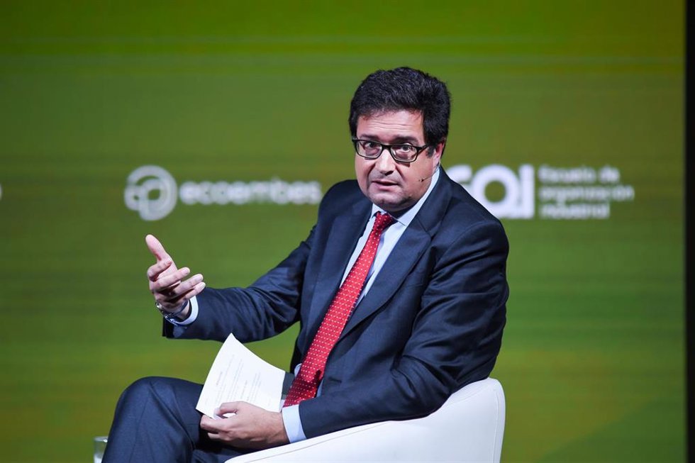 Archivo - El ministro de Transición Digital y Función Pública, Óscar López, participa en la ponencia 'El impacto de la IA en la administración pública' en la tercera jornada de Metafuturo, en el Ateneo de Madrid, a 23 de octubre de 2024, en Madrid (Espa