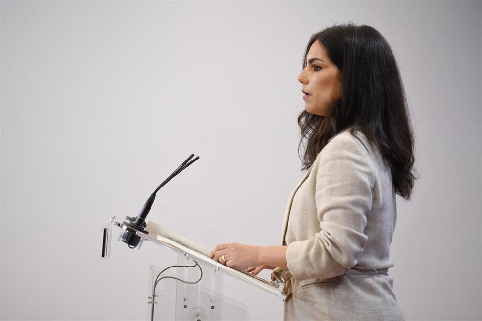 La portavoz de VOX en el Congreso, Pepa Millán, durante una rueda de prensa anterior a la Junta de Portavoces, en el Congreso de los Diputados, a 4 de febrero de 2025, en Madrid (España).
