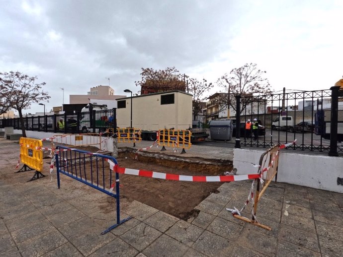 Comienza la instalación de un nuevo centro de transformación en Torreblanca.