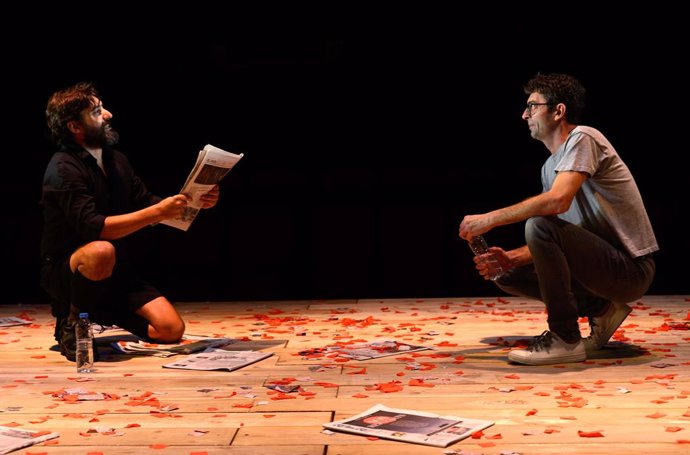 Archivo - La Companyia Teatre Micalet posa en escena, amb motiu de la seua trentena temporada,  'Hamlet Canalla'.