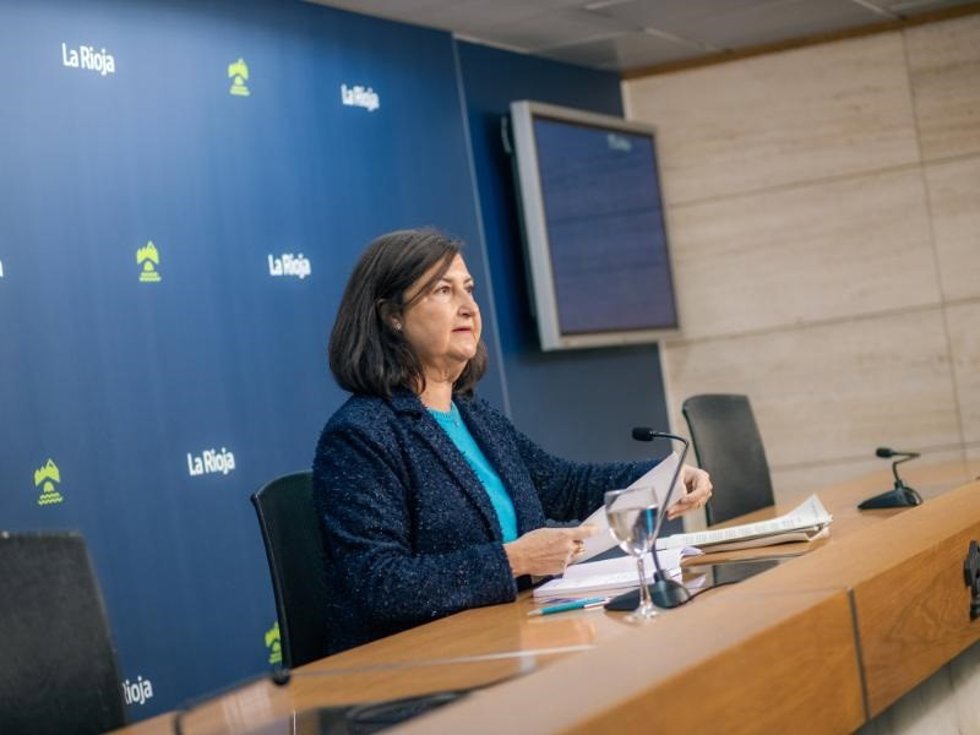 La directora general de Empleo, Cristina Salinas, informa de los datos relativos al mercado de trabajo durante el mes de enero en La Rioja.