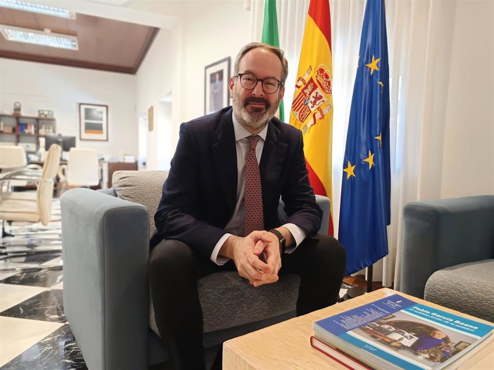 El delegado del Gobierno andaluz en Córdoba, Adolfo Molina, en su despacho.
