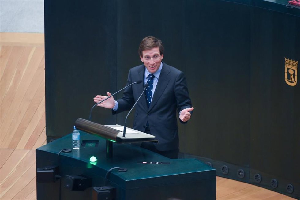 El alcalde de Madrid, José Luis Martínez Almeida, durante una sesión ordinaria del pleno municipal