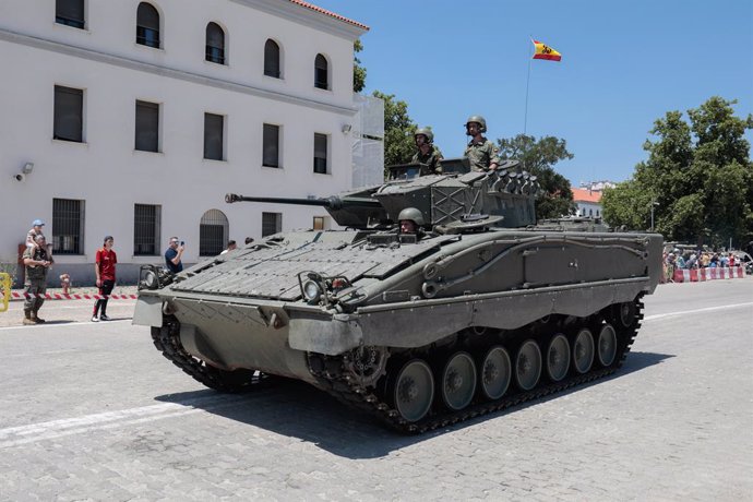 Archivo - Un vehículo militar durante una concentración motera, en la base militar El Goloso, a 24 de junio de 2023, en Guadarrama, Madrid (España). La Brigada ‘Guadarrama’ XII ha organizado la ‘Concentración motera acorazada 2023’ que forma parte de las 