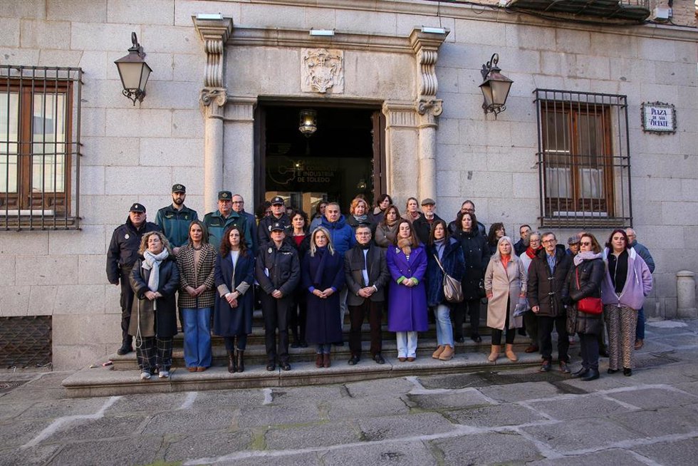 Minuto de silencio por el crimen de Karilenia en Toledo.