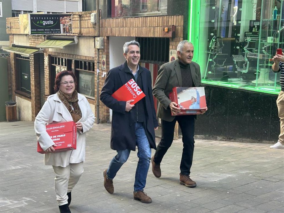 Zuloaga presenta los avales de su candidatura.