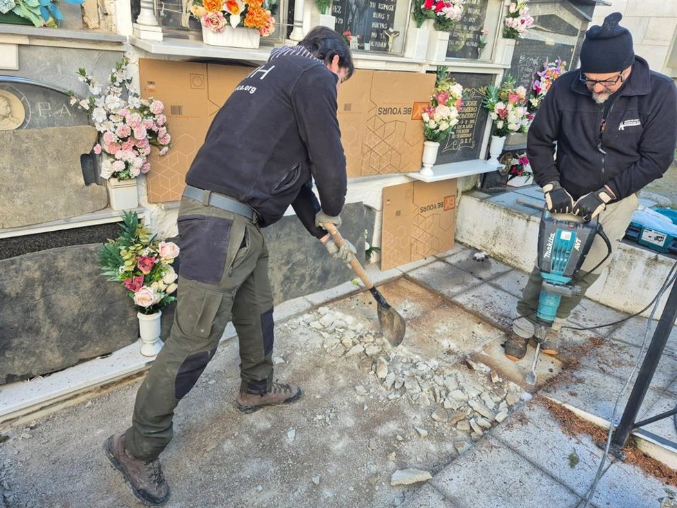 Comienza la búsqueda de víctimas del franquismo en fosas comunes en el cementerio de Agrón (Granada)