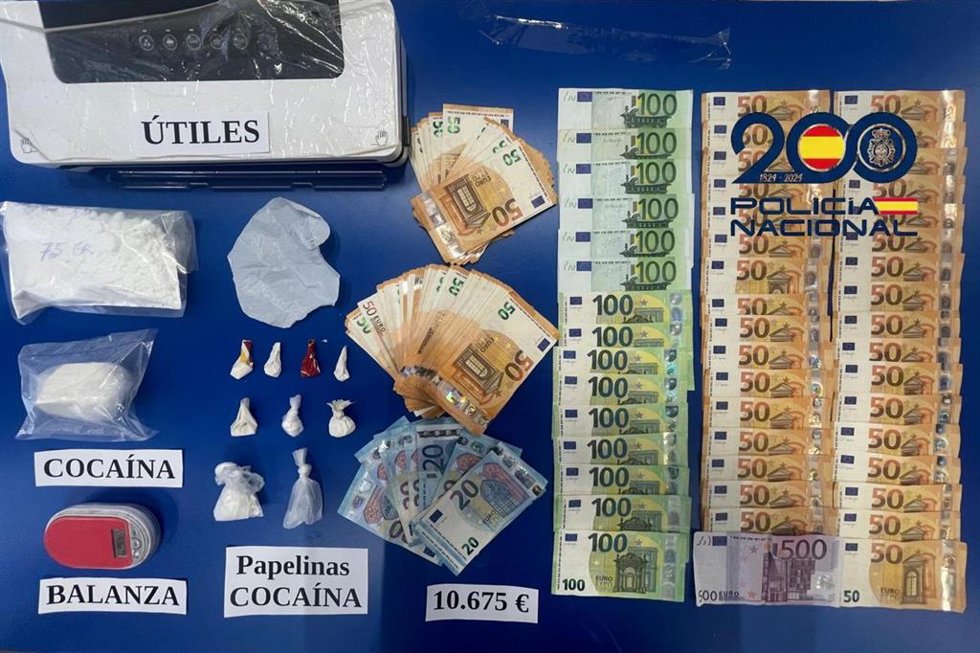 Dinero y droga incautada en una operación en Jerez de la Frontera (Cádiz).
