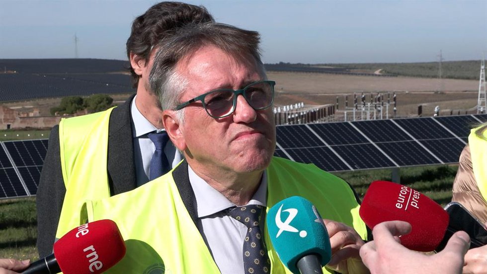Del Moral destaca que es "una alegría" culminar tres nuevos parque fotovoltaicos