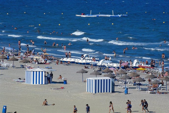 Archivo - Instantánea de una de las playas de València