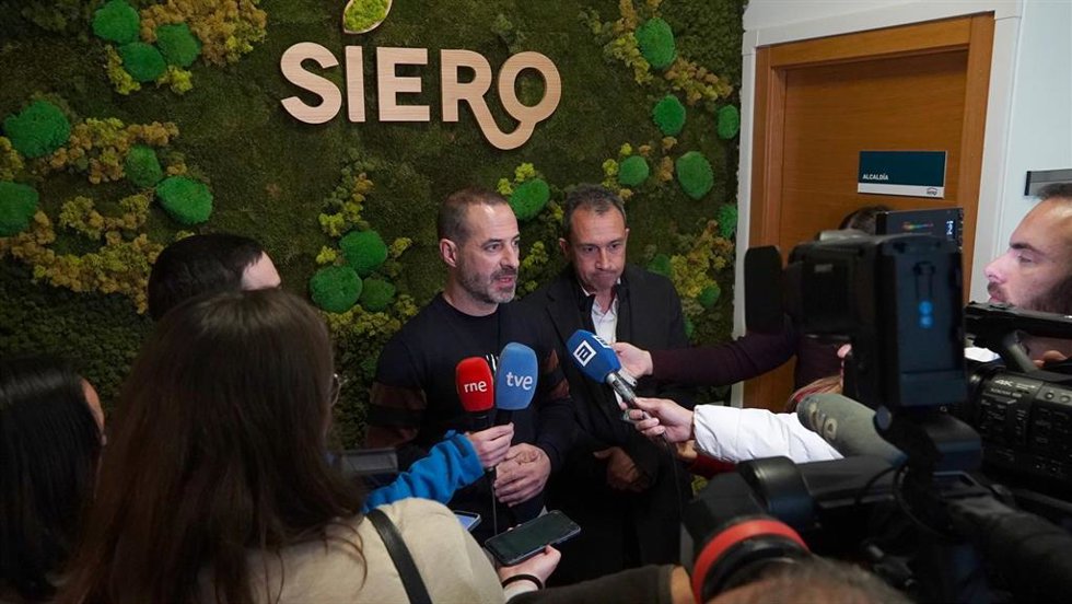El alcalde de Siero, Ángel García, y el consejero Ovidio Zapico