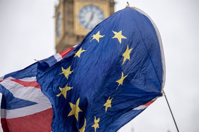 Banderas de la UE y Reino Unido en Londres.