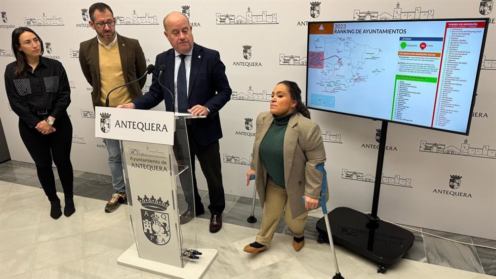 El alcalde de Antequera, Manuel Barón, en rueda de prensa.