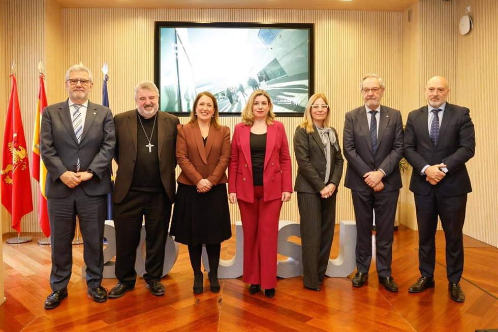 Foto de familia tras la presentación del informe sobre 'Impacto Social y Económico de la Universidad San Jorge (2005-2025)'.