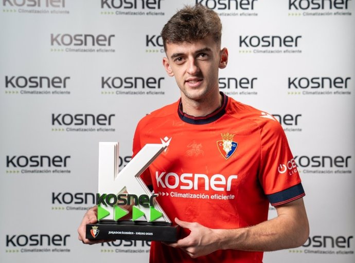 El centrocampista de Osasuna Aimar Oroz, imagen del patrocinador del club Kosner.