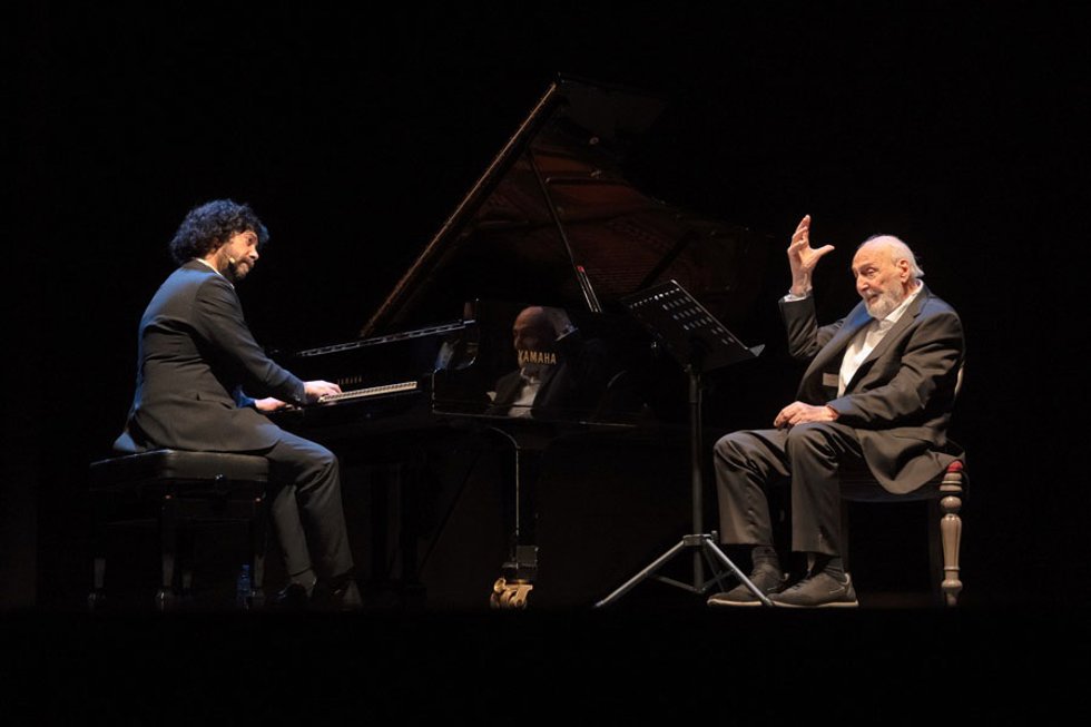 Archivo - Héctor Alterio lleva 'Una pequeña historia' al escenario del teatro Victoria Eugenia de San Sebastián