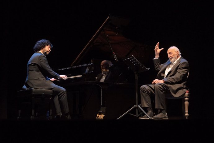 Archivo - Héctor Alterio lleva 'Una pequeña historia' al escenario del teatro Victoria Eugenia de San Sebastián