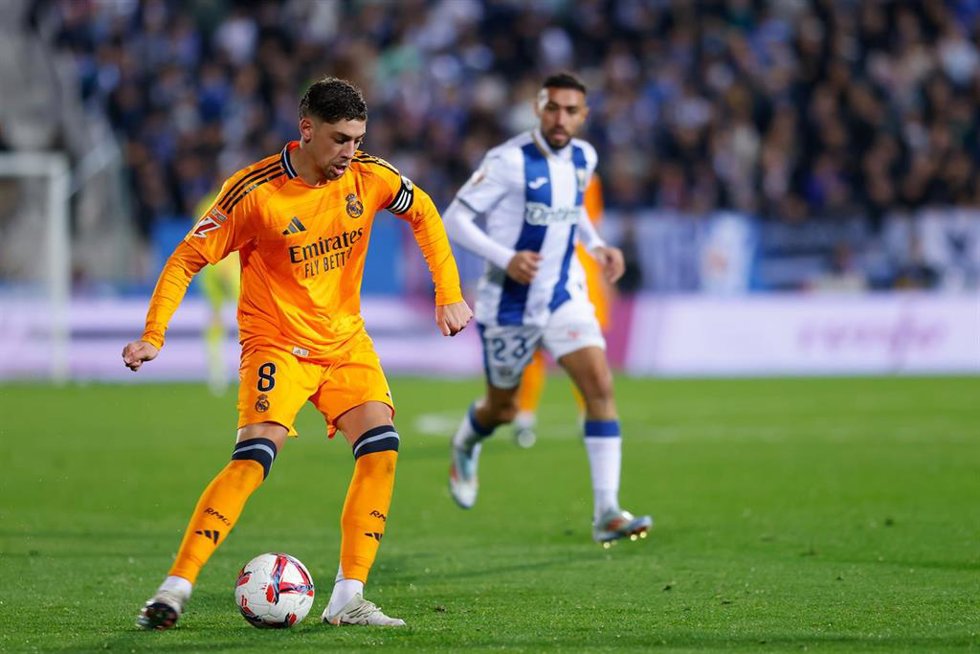 Archivo - El uruguayo Fede Valverde (Real Madrid), ante el CD Leganés en LaLiga EA Sports 2024-2025. 