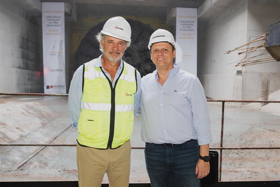 De izquierda a derecha, José Manuel Entrecanales, presidente y CEO de Acciona, y Tarcisio de Freitas, gobernador de So Paulo