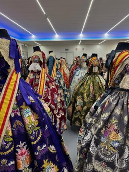 Una exposició solidària d'indumentària valenciana recapta 40.000 euros per a les falles afectades per la dana