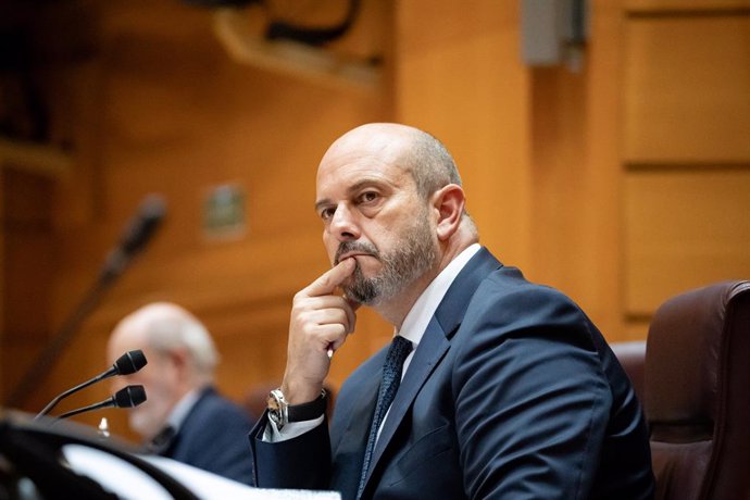 Archivo - El presidente del Senado, Pedro Rollán, durante una sesión plenaria, en el Senado, a 12 de diciembre de 2023, en Madrid (España). Tras el Pleno del Congreso donde se ha realizado el primer debate de la proposición de Ley de Amnistía registrada p