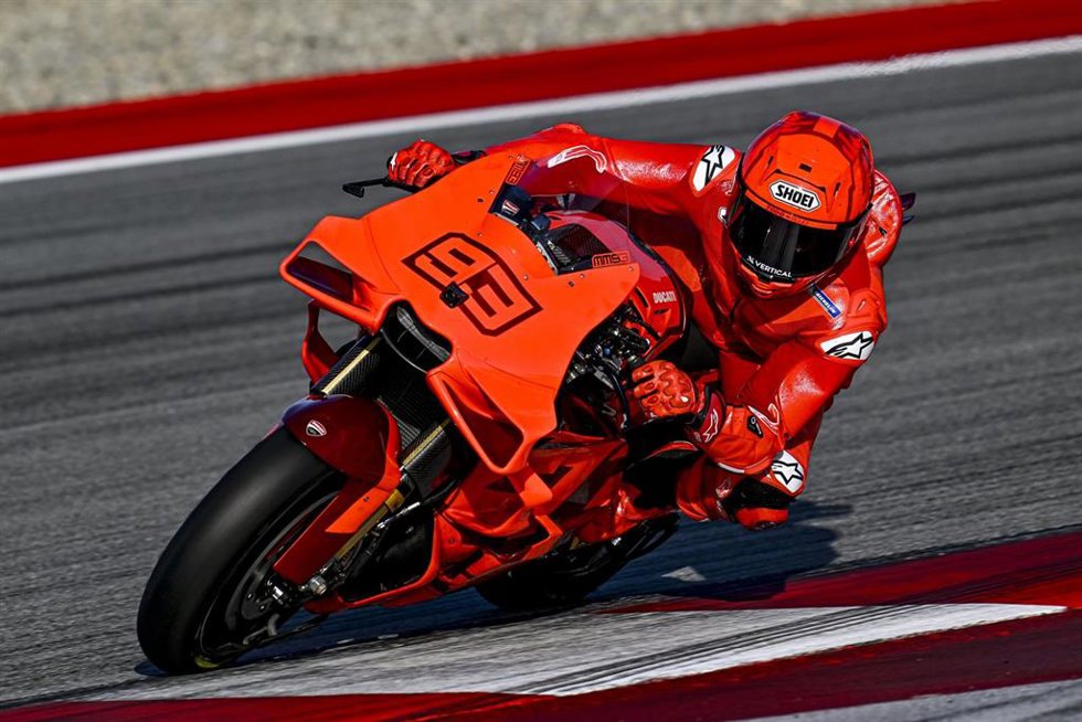 Archivo - Marc Márquez con el Ducati Lenovo Team en el test de Barcelona de noviembre