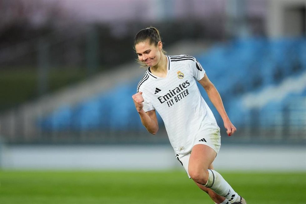 Archivo - La delantera danesa Signe Bruun celebra un gol con el Real Madrid