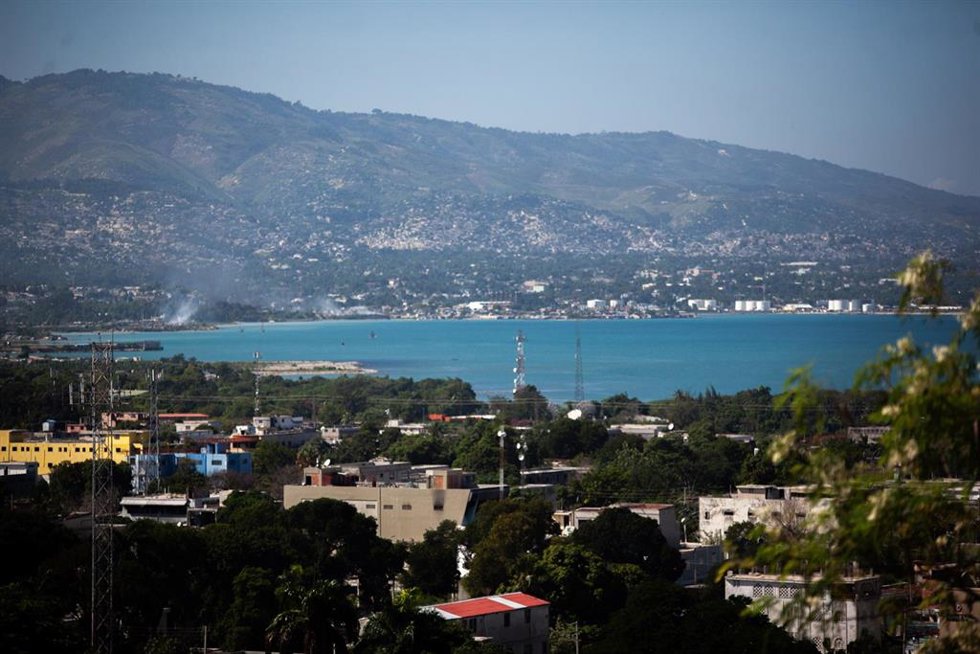 Archivo - Una vista de la capital de Haiti, Puerto Príncipe