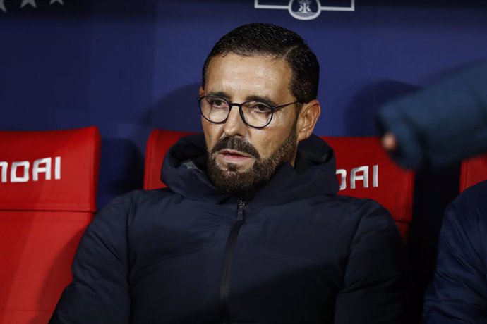 Jose Bordalas, head coach of Getafe looks on during the Copa del Rey Quarter Final match between Atletico de Madrid and Getafe CF at Riyadh Air Metropolitano stadium on February 4, 2025, in Madrid, Spain.