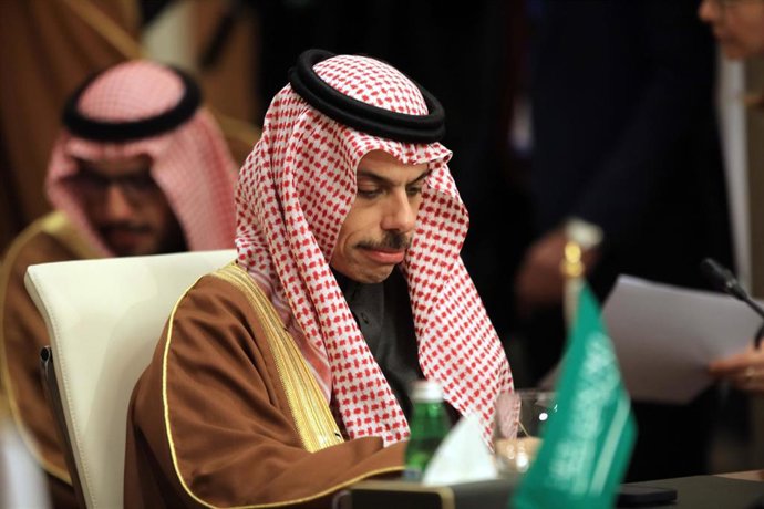 Archivo - El ministro de Exteriores saudí, Faisal bin Farhan